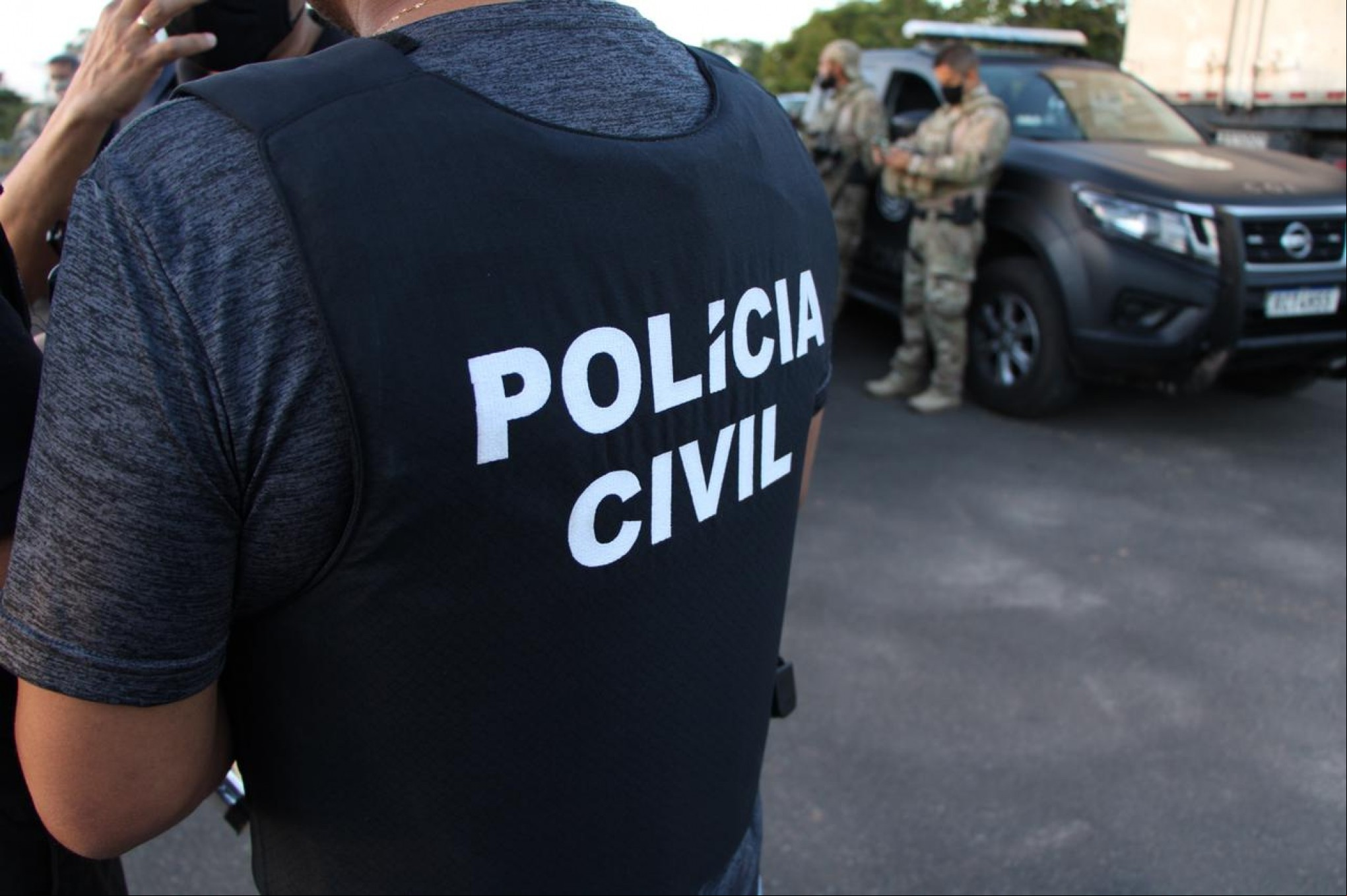 Homem é preso em flagrante com 2 mil pares de calçados falsificados