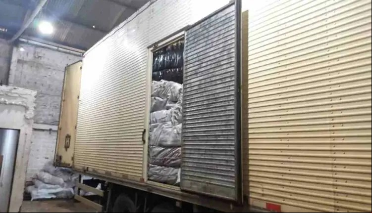 Calçados falsificados estavam em um caminhão em Foz do Iguaçu